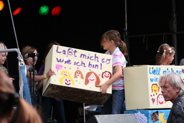 gal/2010/2010 Saitentwist Weltkindertag Burgplatz Essen 20.09.JugendhilfegGmbH Essen/2010 Saitentwist Weltkindertag Burgplatz Jugend Hilfe gGm20.09. 100.jpg